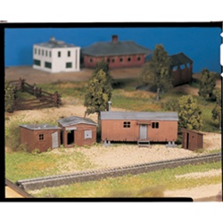 Bachmann 45983 O Plasticville U.S.A. Kits Hobo Jungle Two Shacks Boxcar & Outhouse Kit