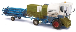 Busch 40179 HO 1982 Fortschritt E 514 Farm Combine Head Trailer and Driver Assembled White Green Blue Red Weathered